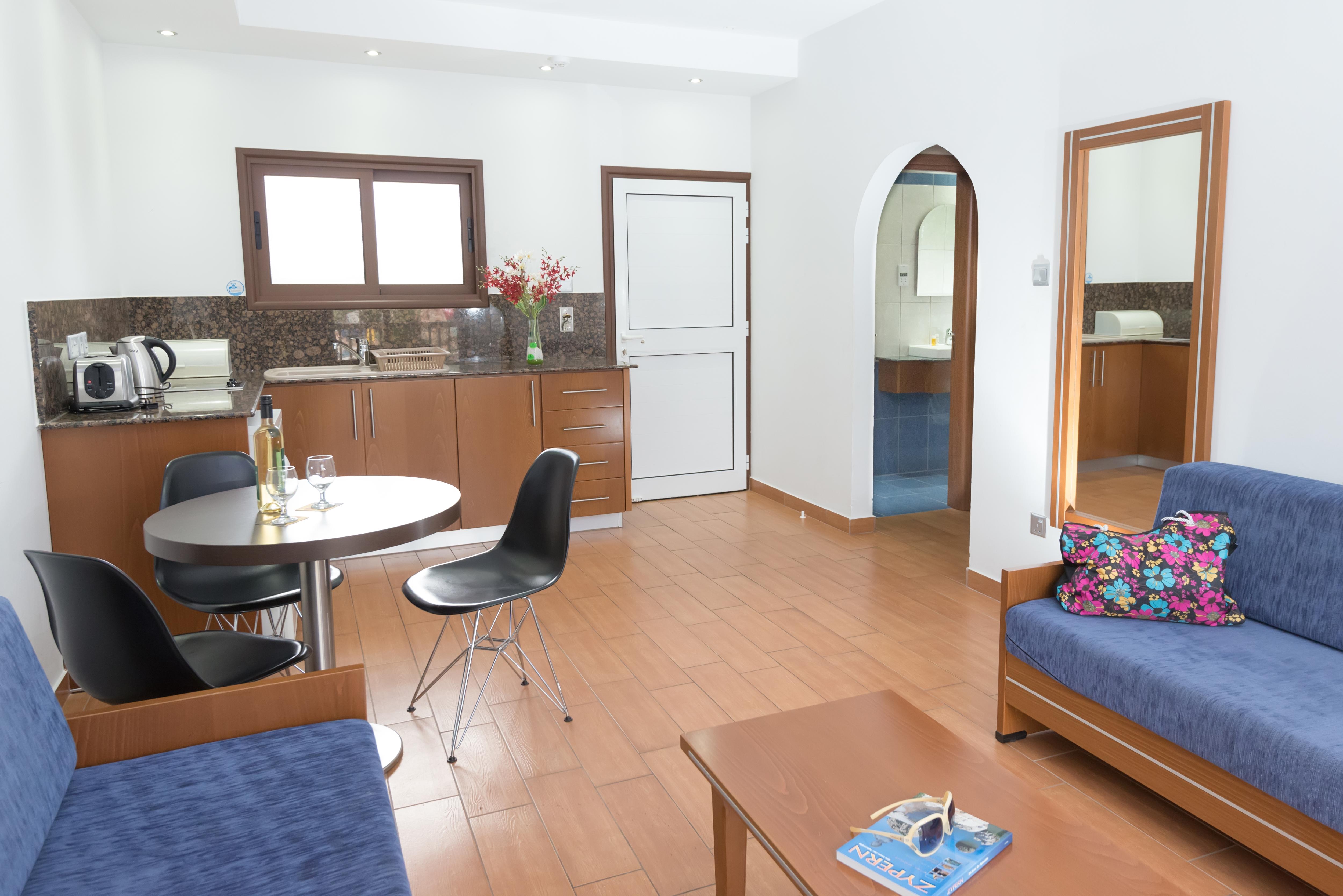 Loutsiana Deluxe Apts Айя Напа Екстериор снимка