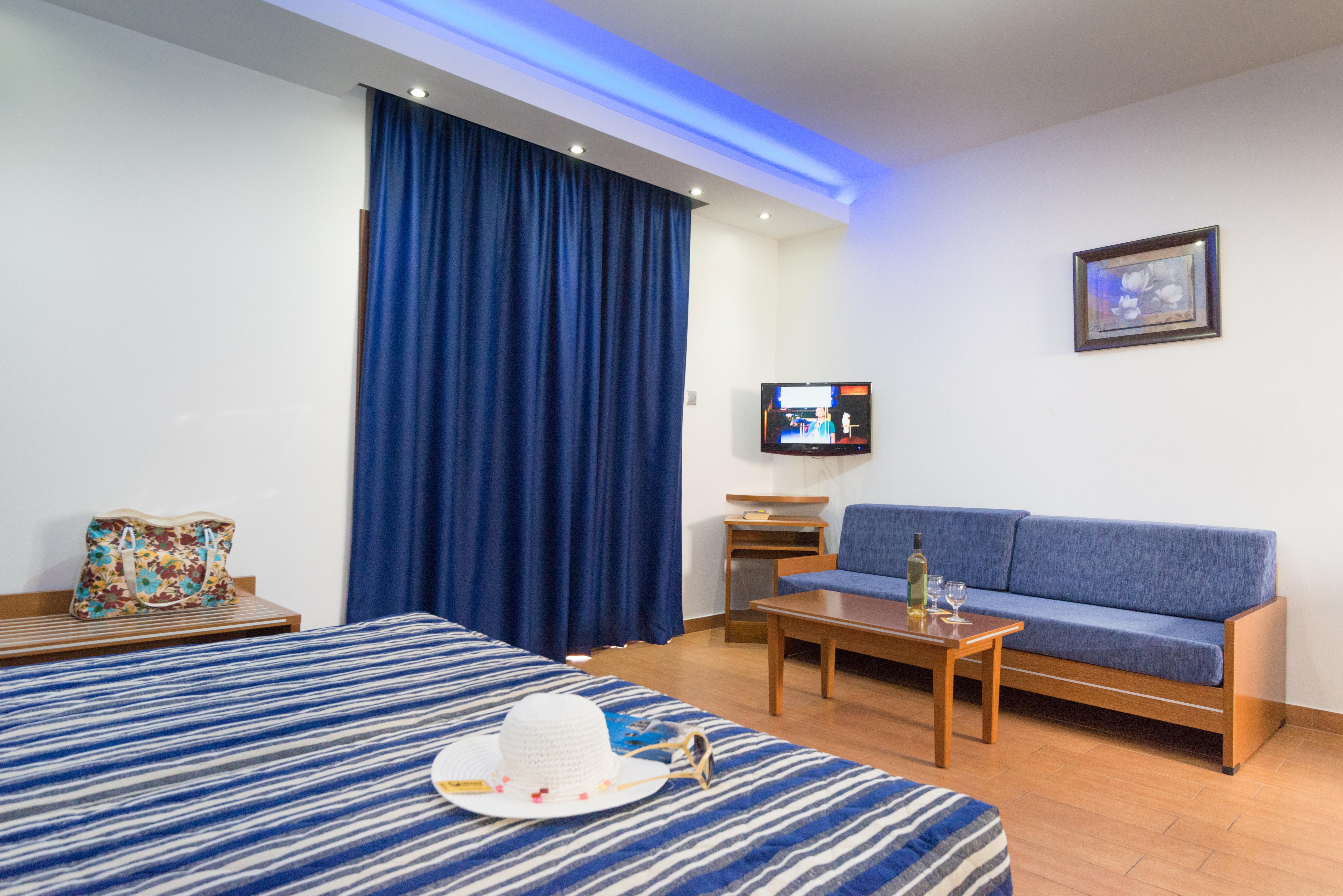 Loutsiana Deluxe Apts Айя Напа Екстериор снимка