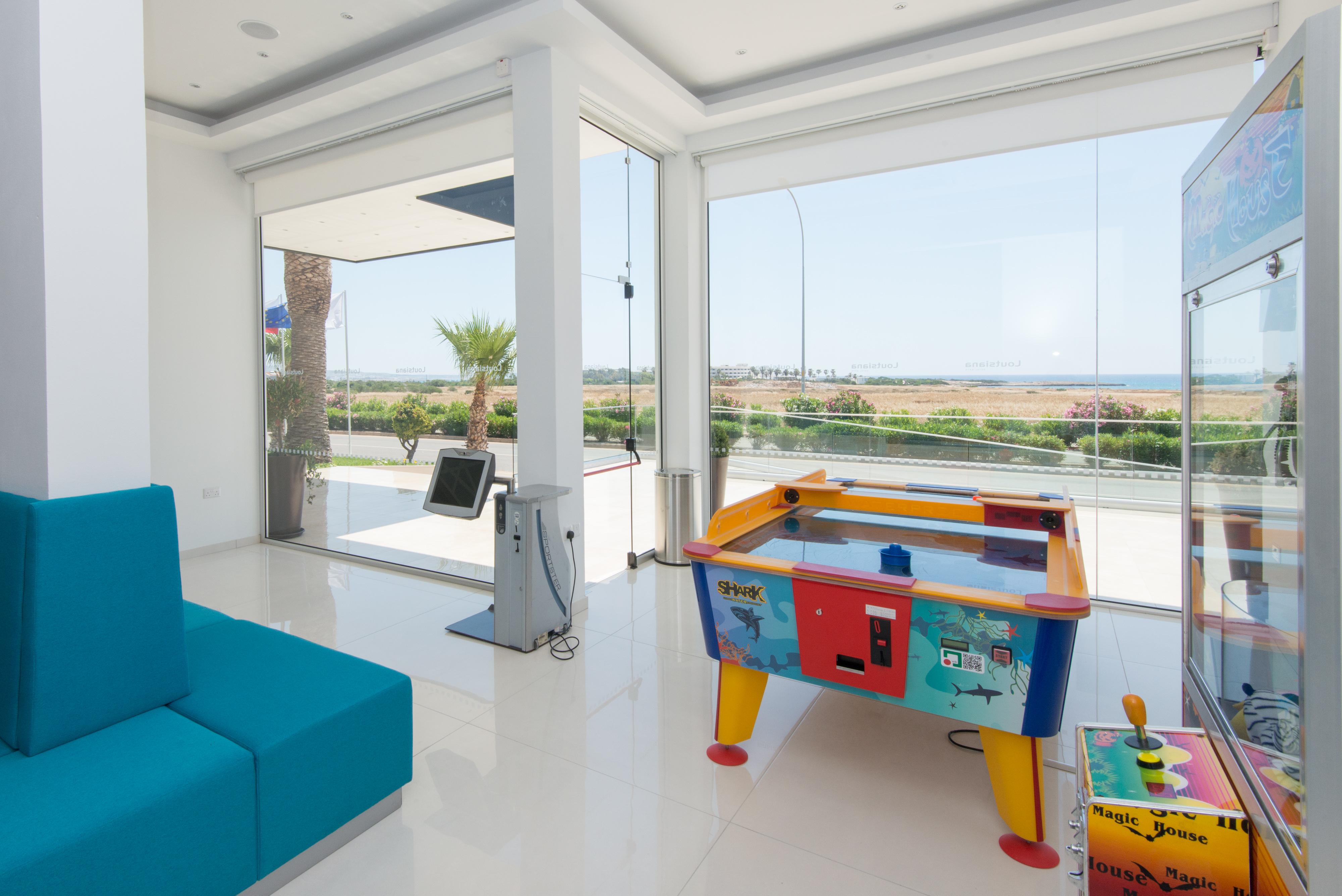 Loutsiana Deluxe Apts Айя Напа Екстериор снимка