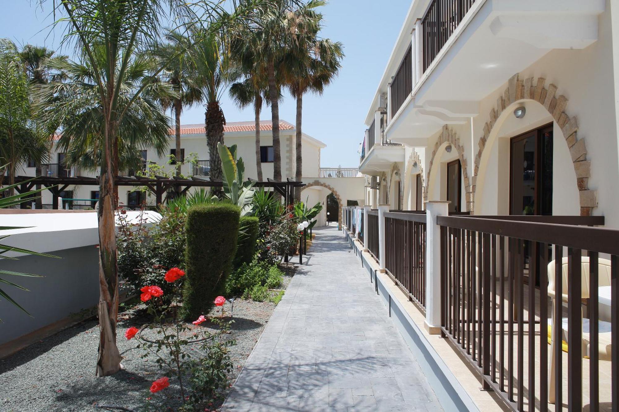 Loutsiana Deluxe Apts Айя Напа Екстериор снимка