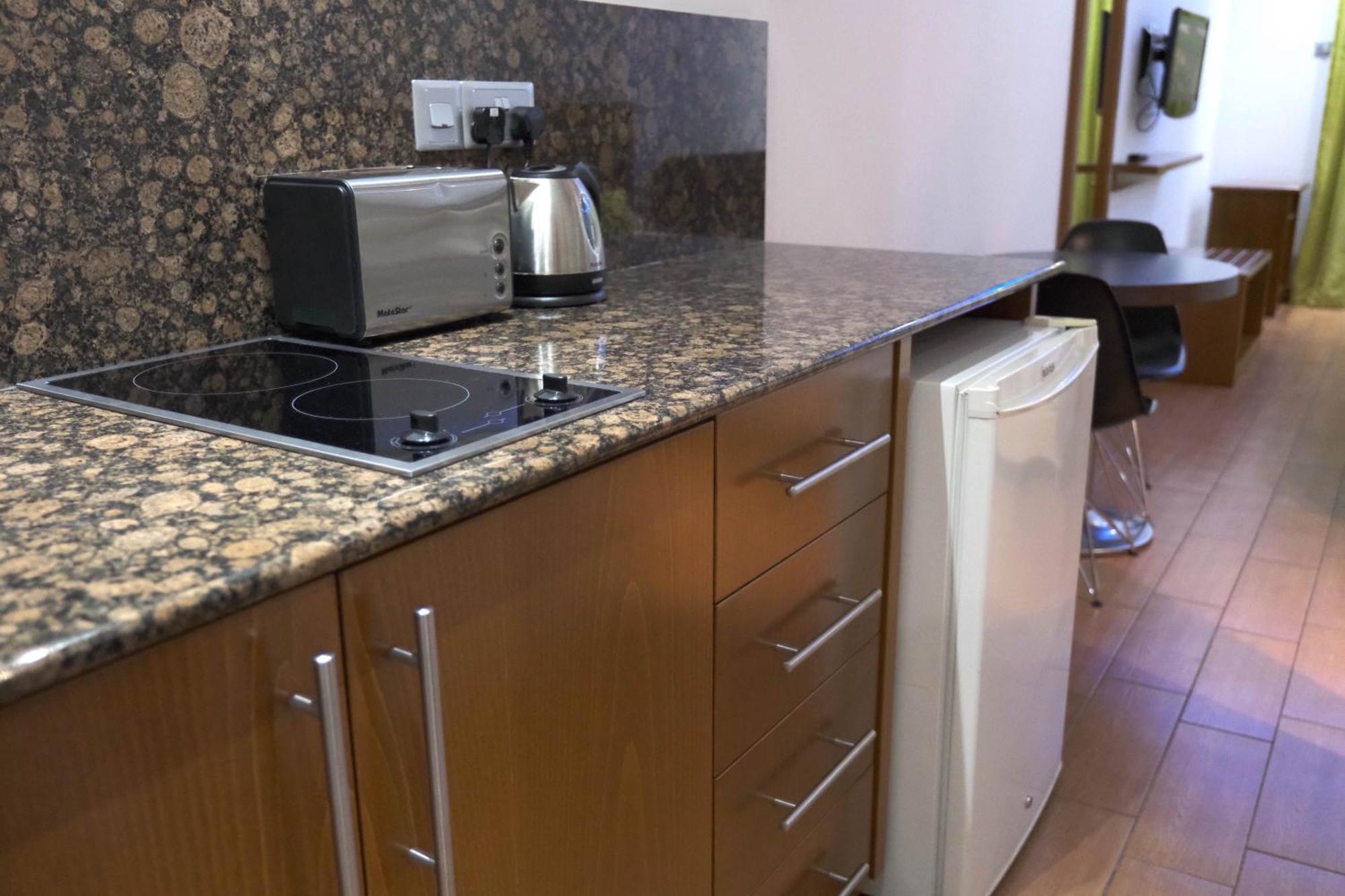 Loutsiana Deluxe Apts Айя Напа Стая снимка