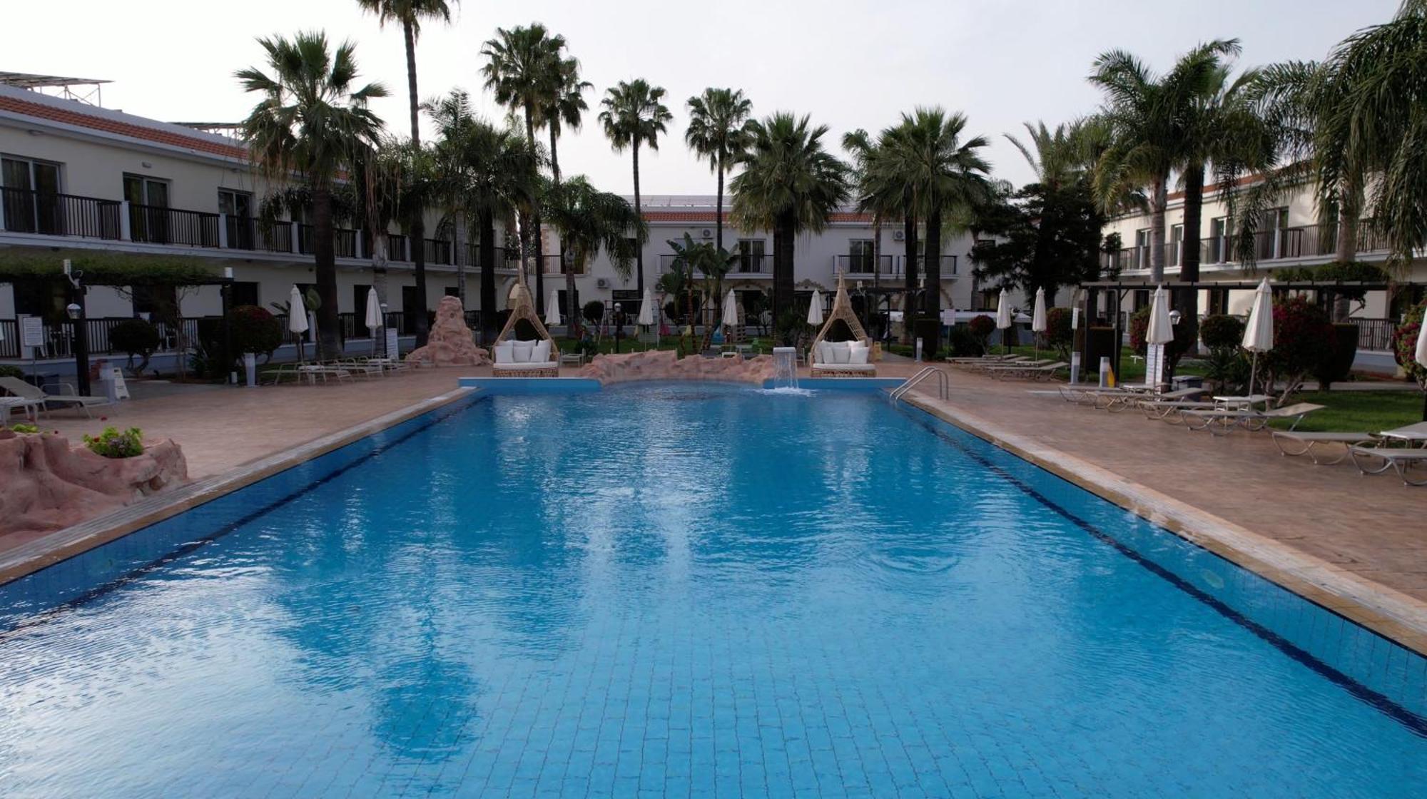 Loutsiana Deluxe Apts Айя Напа Екстериор снимка
