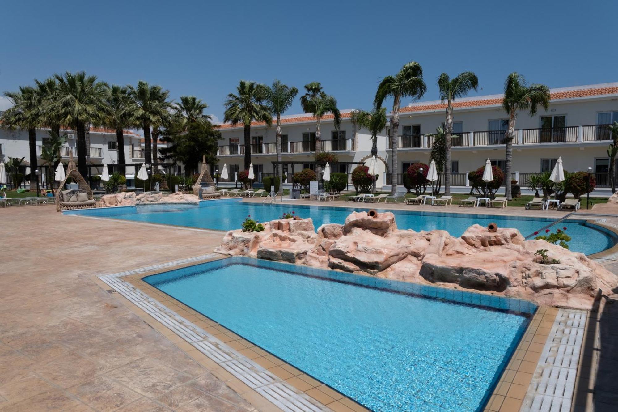 Loutsiana Deluxe Apts Айя Напа Екстериор снимка