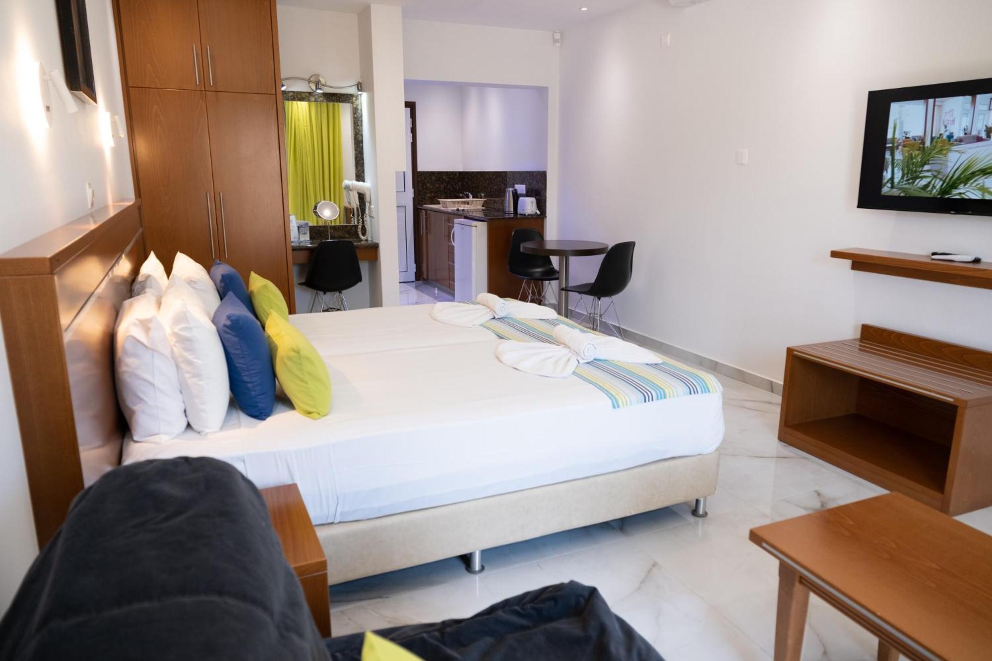 Loutsiana Deluxe Apts Айя Напа Стая снимка