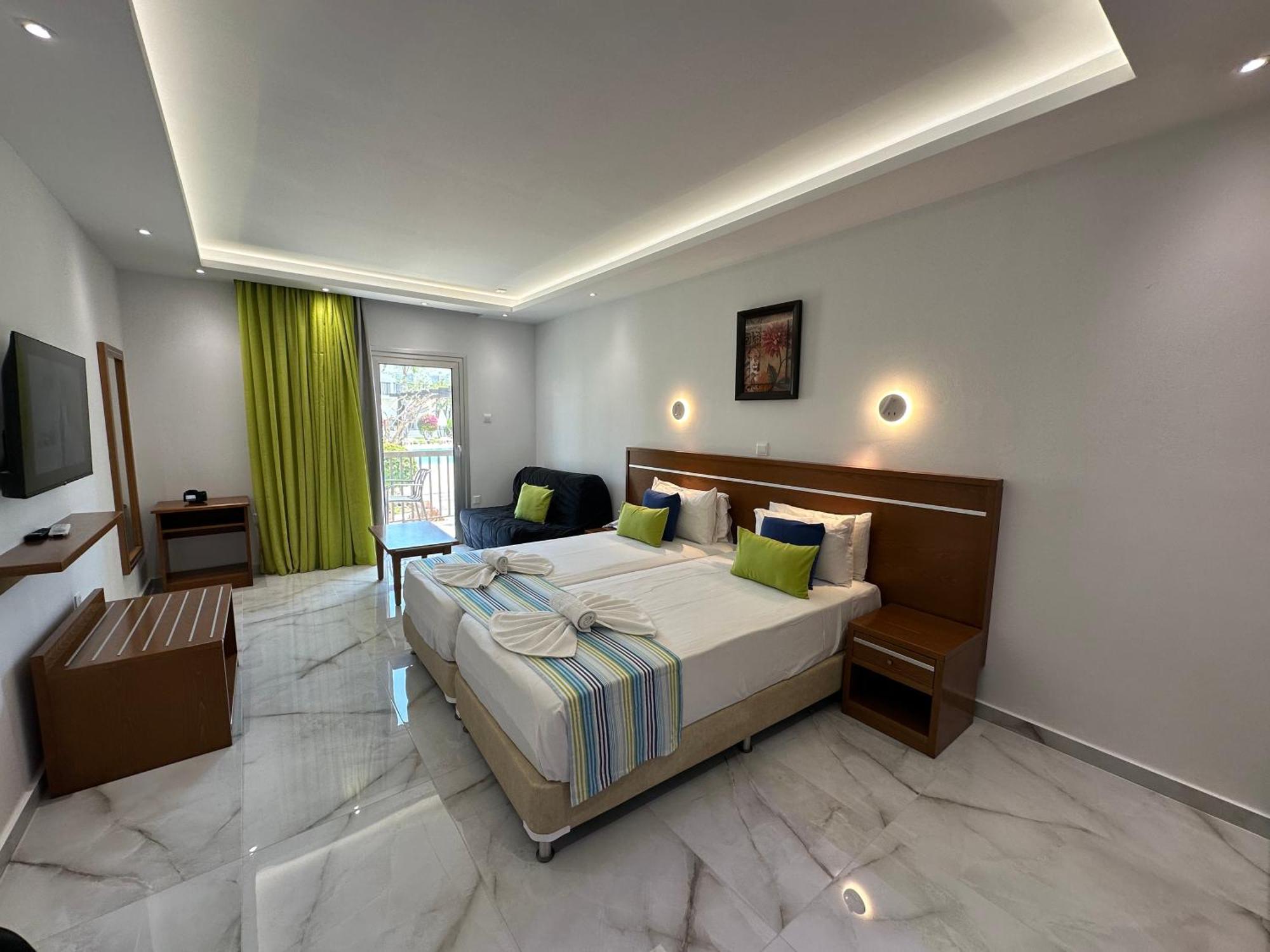 Loutsiana Deluxe Apts Айя Напа Екстериор снимка