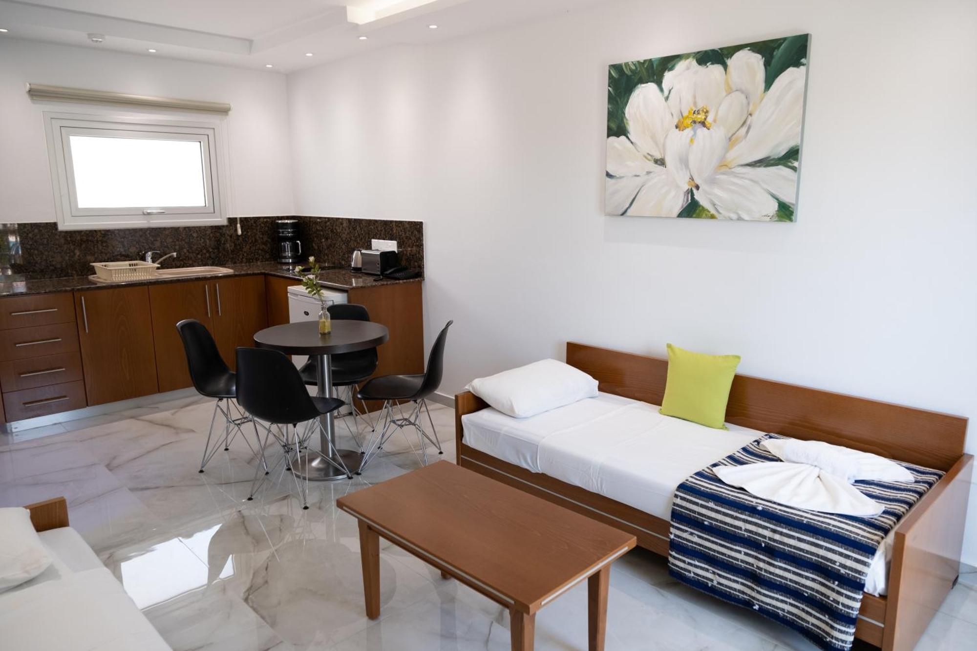 Loutsiana Deluxe Apts Айя Напа Стая снимка