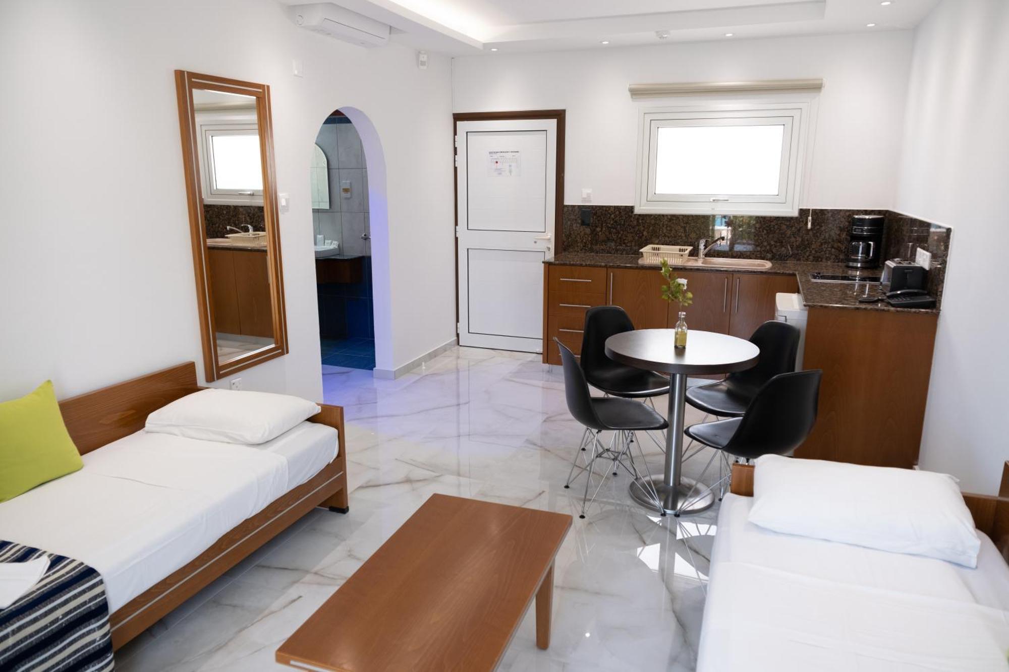 Loutsiana Deluxe Apts Айя Напа Екстериор снимка