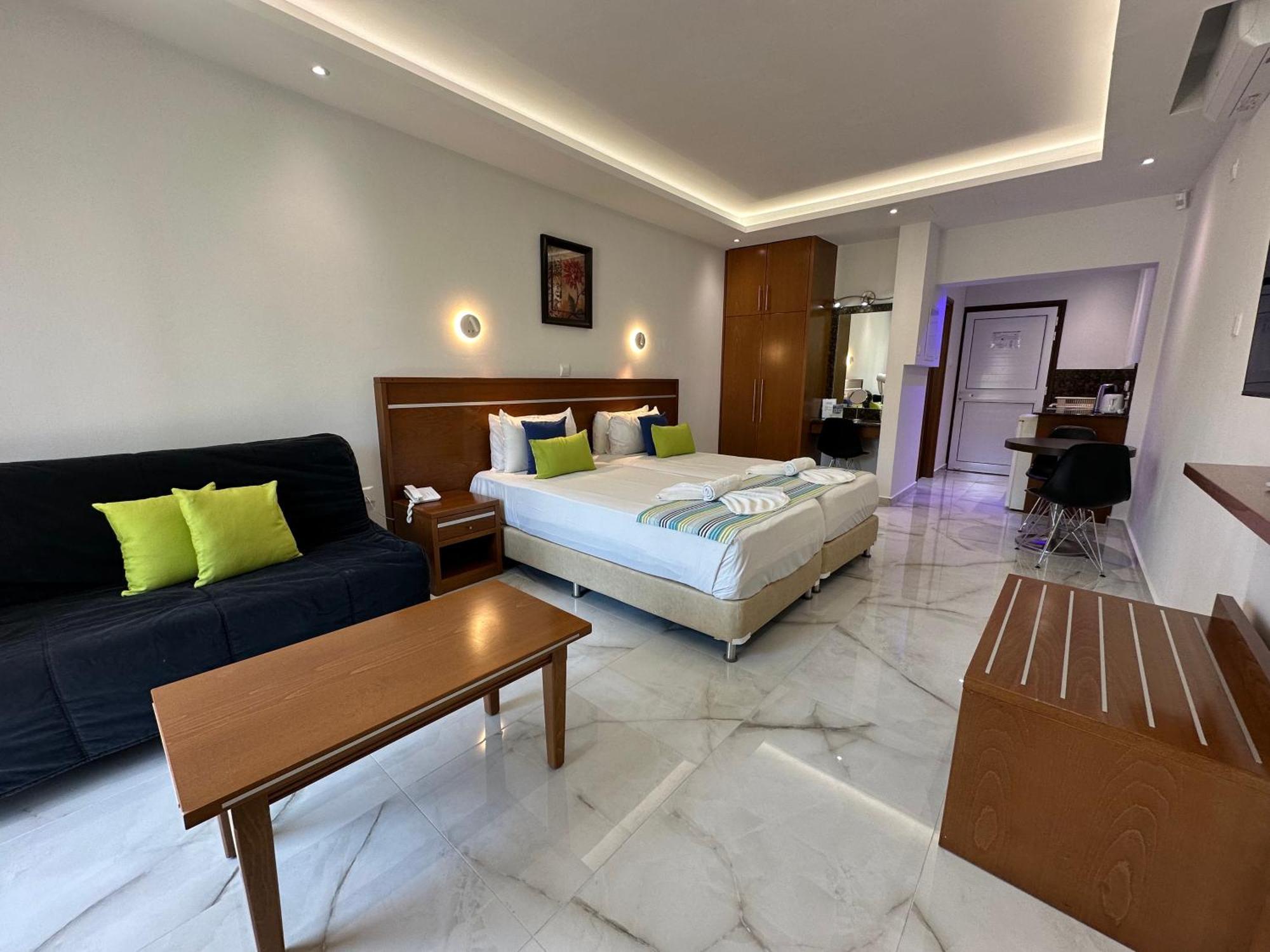 Loutsiana Deluxe Apts Айя Напа Екстериор снимка