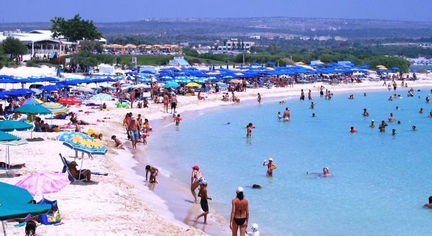 Loutsiana Deluxe Apts Айя Напа Екстериор снимка